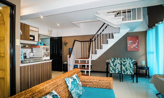 Mactan Export Processing Zone Condominio | A 2-bedroom condo w/ 2 king-sized bed and spacious living room near to Airport.