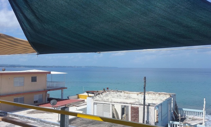 Aguadilla Pueblo Apartamento | Apartamento A-2 Casa de Playa con vista al mar