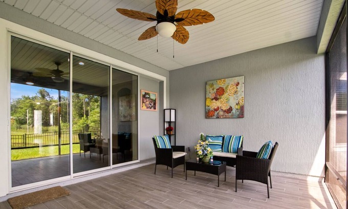 Northside Casa | A 5-bedroom Luxury Home@ water-view backyard