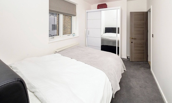 West Hendon Cama Y Desayuno | A 5-minute walk from Hendon Central Station! Cosy room in the heart of London