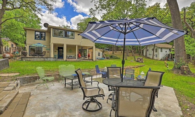 Fort Worth Casa | A 5bd haven of luxury and nature on Silver Creek/Lake Worth