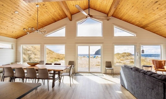 Pacific City Casa | A Beachfront Oasis in Pacific City / Cape Kiwanda!!