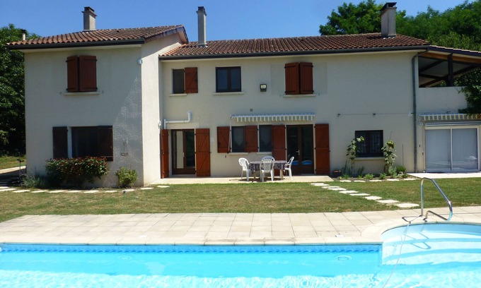 Villefranche-de-Rouergue Apartamento | Un hermoso apartamento privado (para 6 personas) con piscina en el impresionante campo
