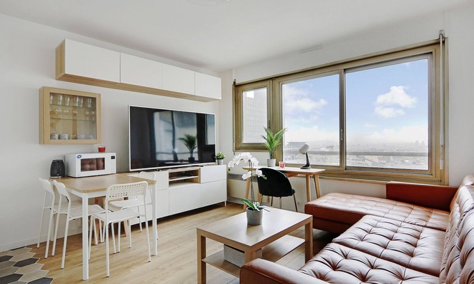 Plaisance Apartamento | A Beautiful 1/2-BR in Montparnasse with a panoramic view on Paris