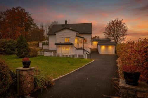 Laksevag Apartamento | A beautiful 3-bedroom apartment with stunning views and free parking