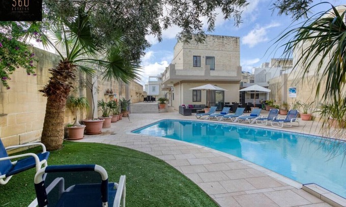 Naxxar Casa | A beautiful 4BR villa with private pool & deck