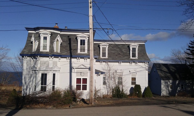 Digby Casa | Una hermosa casa de 5 dormitorios y 4 baños con Impresionante Vista al Mar en la ciudad de Digby