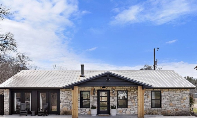 Blanco Casa | A beautiful and functional central Texas hideaway with large outdoor deck