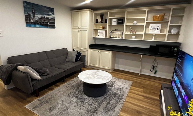 Regina Condominio | A Beautiful, Inviting Space to Call Home in a very peaceful neighbourhood.