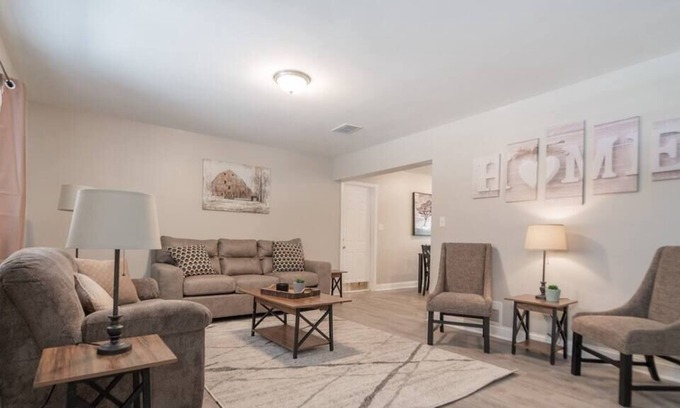 Schererville Casa | A Beautiful Modern Home in a Great Location!
