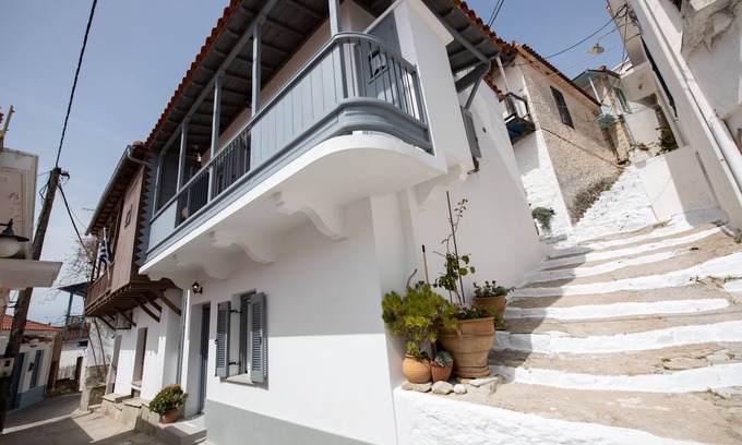 Glossa Casa | A beautiful, newly renovated, fully equipped traditional house in Glossa