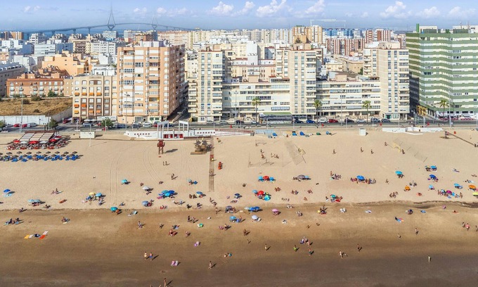 Cadiz Apartamento | A beautiful vacation near the sea awaits you in this vacation apartment.