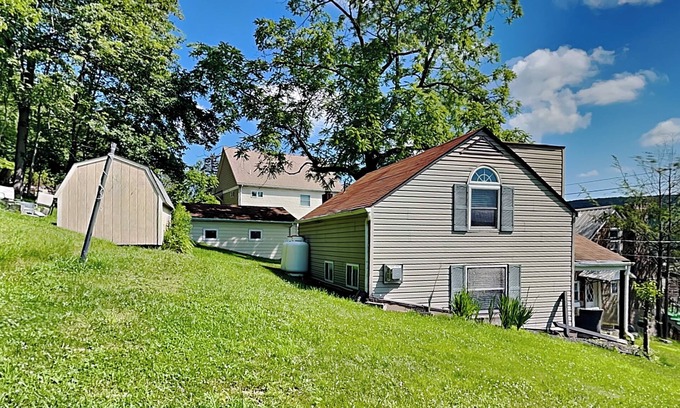 Thayerville Casa | A Beautiful View | Pet-Friendly Bungalow + Lake Views!