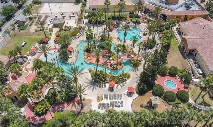 Davenport Casa | A beautifully themed flip flop suite