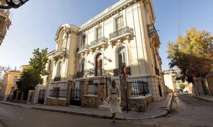 Plaka Casa | A Blend of Art & Architecture in Center by etouri