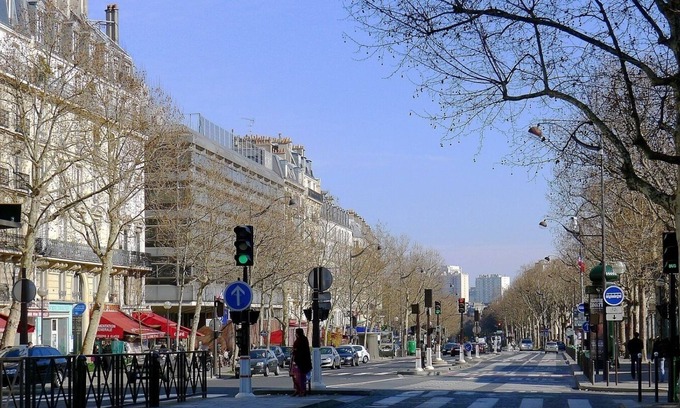 Val-de-Grace Apartamento | A BLEND OF MINIMALIST ELEGANCE, PARISIAN FLAIR NEAR RUE MOUFFETARD-LATIN QUARTER