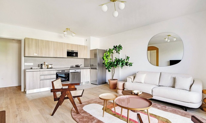 Clichy Apartamento | A Bright 3-BR/2BA in Clichy