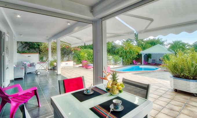 Sainte-Anne Apartamento | JOLIREVECREOLE: Apartamento de lujo, 4 **** entre mar y campo con piscina