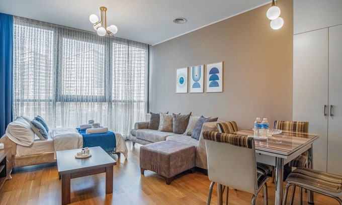 Bagcilar Apartamento | A bright and stylish studio in Batışehir Göztepe, offering modern amenities, a fully equipped kitchen, and seamless access to central Istanbul. Perfect for solo travelers or couples seeking comfort and convenience.