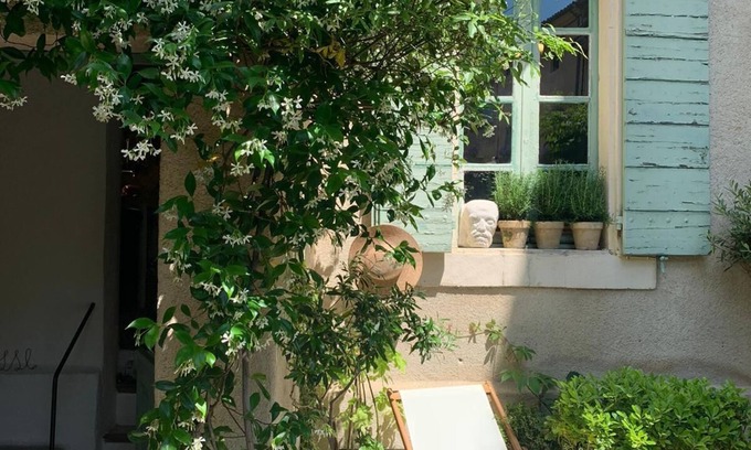 Lourmarin Casa | Aire acondicionado encantadora cabaña provenzal en el centro del pueblo w / jardín privado