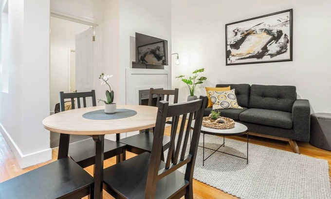 Carlton North Casa | A Carlton Classic Quaint Inner City Getaway