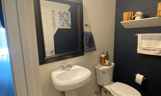 Summerlin West Casa | A Charmin Desert Oasis 3-bedroom house with WiFi, AC in wonderful Las Vegas
