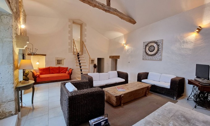 Roullet-Saint-Estephe Cabaña | A charming vacation cottage