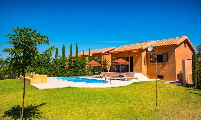 Sarlata Villa | A Charming 2 bedroom Villa, 2 Bathrooms, Private Pool, Short walk to the beach