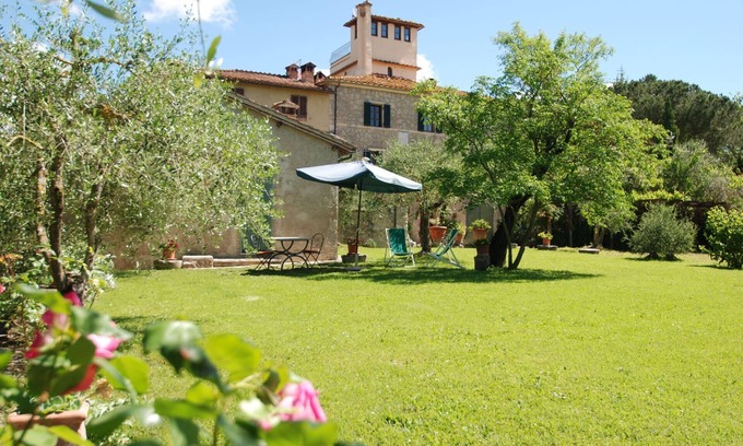 Monteroni d'Arbia Otro | A charming little cottage with spacious private garden