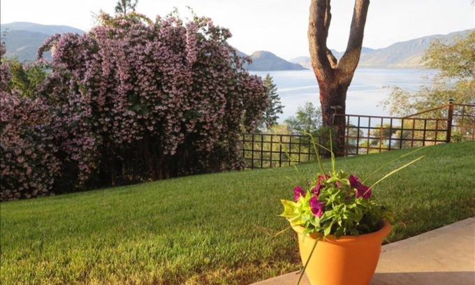 Central Okanagan Casa | Una cómoda suite de 2 habitaciones para sus vacaciones en el sur / centro de Okanagan