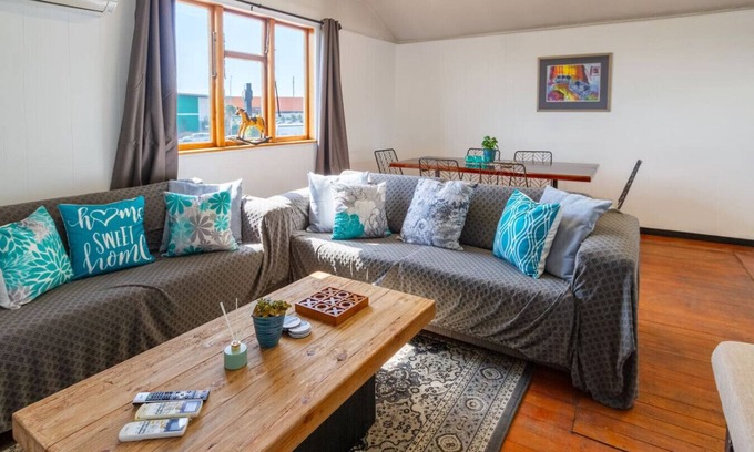 Hornby Casa | A comfy family stay near Hornby Mall Sleeps 8