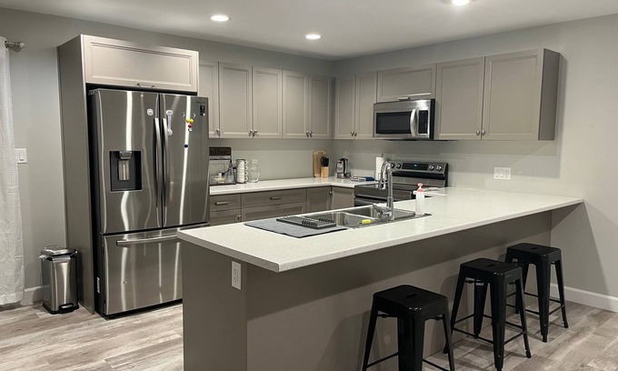 Chatham-Kent Casa | A complete home in Chatham, Ontario, Canada. (Sleeps 8)