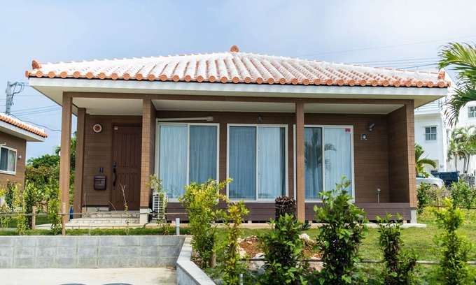 Miyakojima Casa | A condominium featuring red roof tiles It is a q / Miyakojima Okinawa