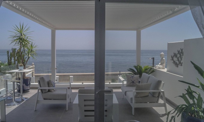 Estepona Casa | Una casa contemporánea al borde del mar en Bahia Dorada, Estepona