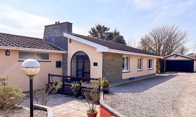 Llanstadwell Cabaña | Contemporary spacious holiday home in Llanstadwell Pembrokeshire