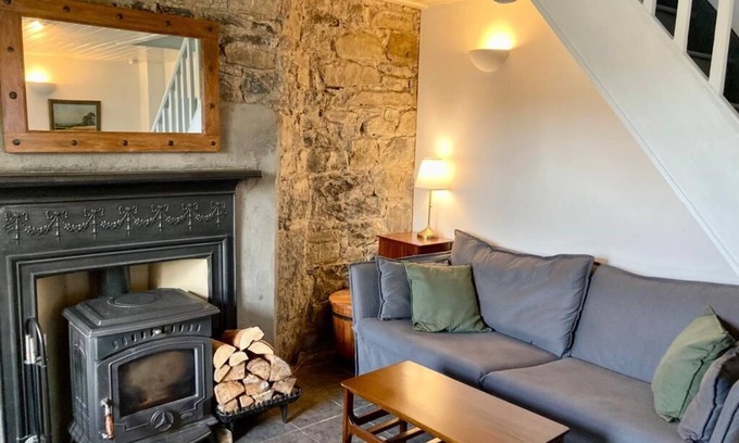 Crosswell Cabaña | A cosy stone farm cottage