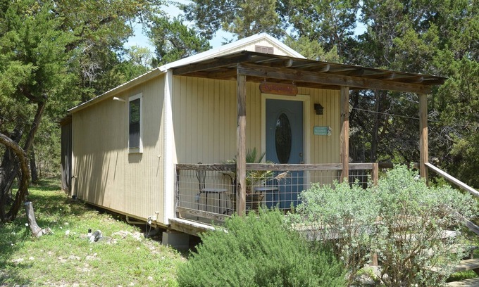 Wimberley Cabina | A Country Place - The Outhouse