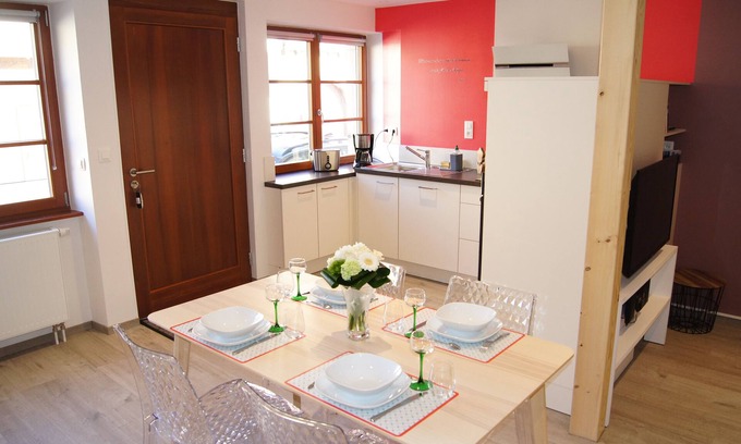 Rosheim Apartamento | Una casa de campo acogedora y confortable con vistas a la casa románica.