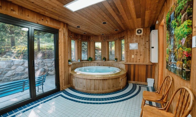 Kimberley Cabaña | A Cozy Country Retreat * Indoor Hot Tub * Ski * Wi-Fi