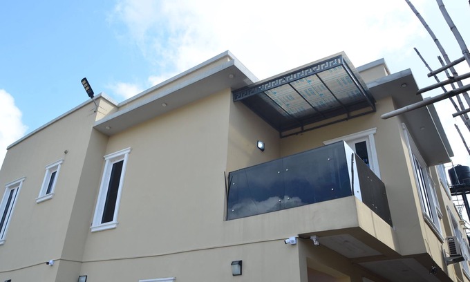 Onitsha Apartamento | A cozy home apartment that serves as home away from home.