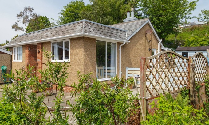 Laxey Apartamento | A delightful holiday cottage located in Laxey, just minutes from the beach, restaurants, pubs and ca