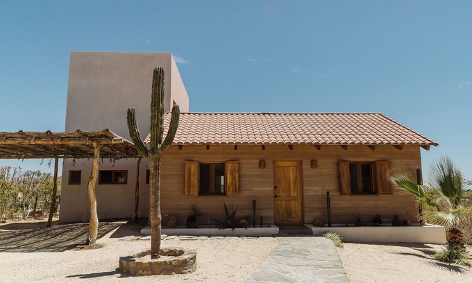 Todos Santos Casa | A desert oasis with mountain and ocean views just moments from the beach