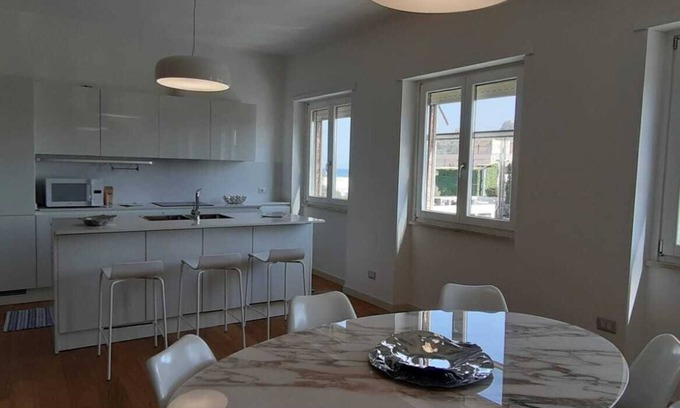 Poetto Casa | Un nuevo apartamento de diseño de 100 metros cuadrados a poca distancia de la playa.