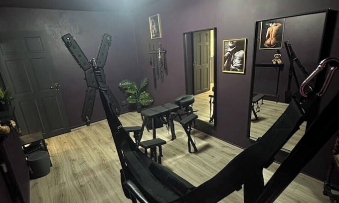 Crawley Casa | A discreet & elegant play space for couples