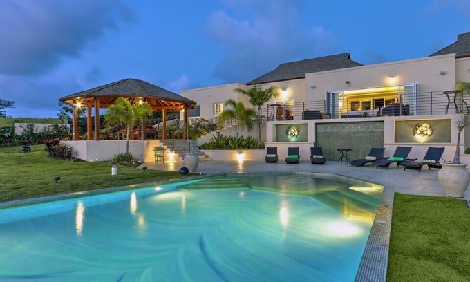 Holetown Villa | Una casa distintiva de dos niveles