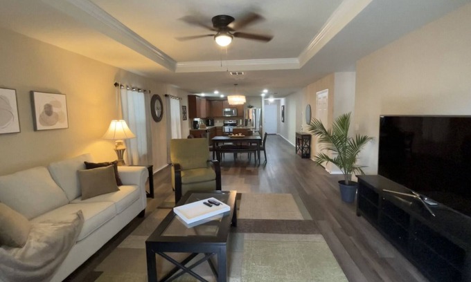 San Antonio Casa | A Family Cozy Getaway 7 miles from Sea World and Fiesta, Texas