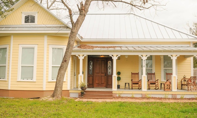 New Braunfels Casa | Una caminata paradisíaca familiar para el Tuber's Wurstfest