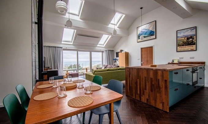 Harlech Casa | A Family + Friends size house with 180 degree sea and mountain views.