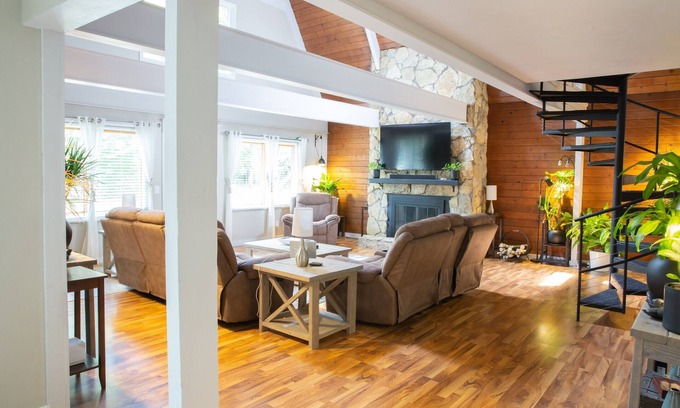 Madison Casa | A-Frame Arbor One Block From The Beach-Four Beds and Four Bathrooms!