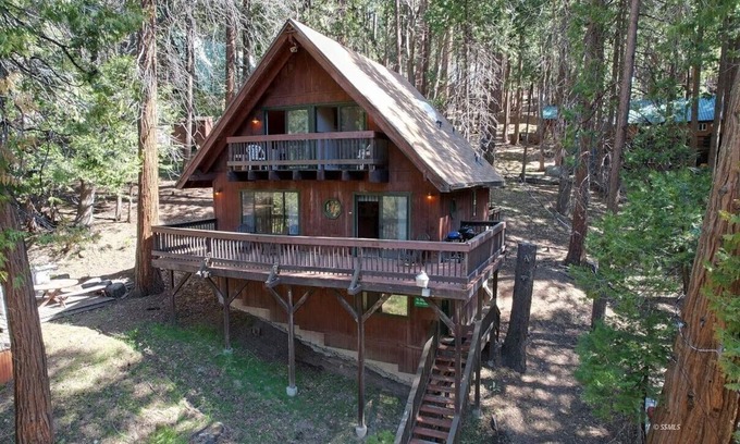 Alta Sierra Cabina | A-Frame Cabin in The Sequoias